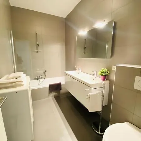 Airy And Spacious 3 Bedroom W Terrace&parking Apartamento *