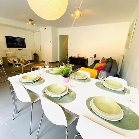 Airy And Spacious 3 Bedroom W Terrace&parking Apartamento