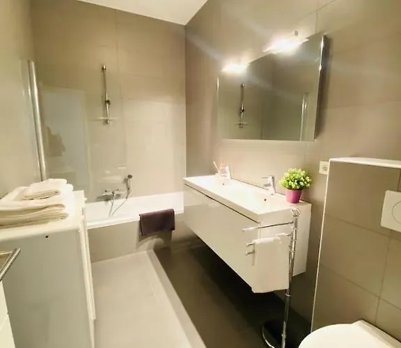 Airy And Spacious 3 Bedroom W Terrace&parking Apartment *