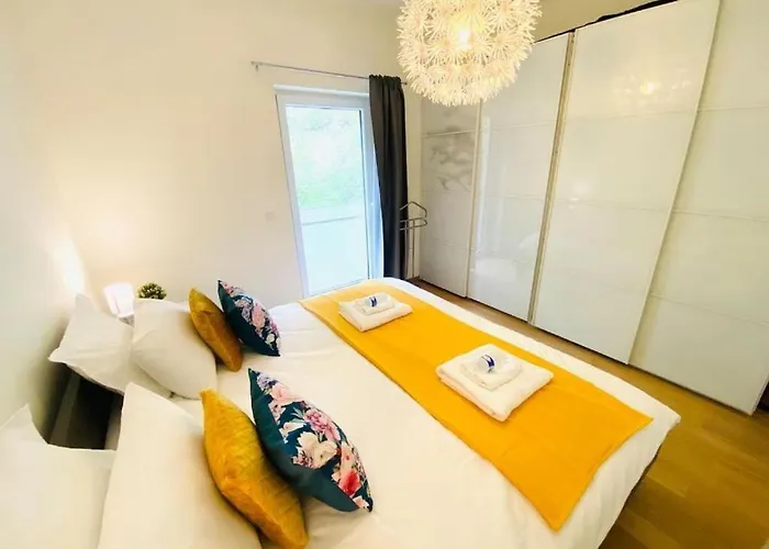 Airy And Spacious 3 Bedroom W Terrace&parking