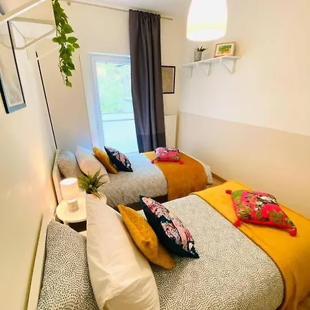 Airy And Spacious 3 Bedroom W Terrace&parking